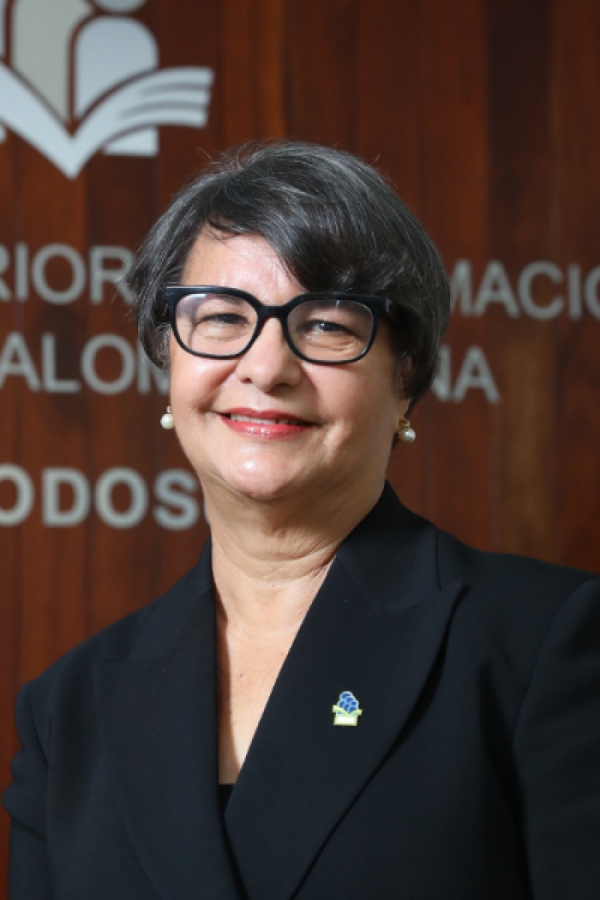 Dra. Nurys del Carmen González Durán asume rectoría de ISFODOSU