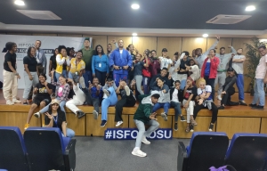 Recintos FEM y EMH realizan taller sobre defensa personal