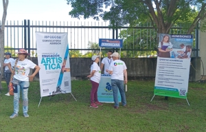 ISFODOSU une sus manos por el autismo en la 8va caminata “Dale Color a mi Vida”