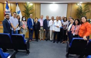 Recinto FEM dicta conferencia y entrega premio de Concurso de Ensayo y reconoce a profesores