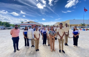 Estudiantes de Educación Artística de ISFODOSU visitan centro educativo de San Pedro de Macorís