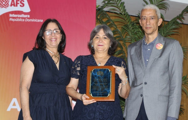 AFS Intercultural reconoce al ISFODOSU por su liderazgo en la formación de educadores en RD