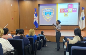 Servidores asisten a charla de manejo de las emociones y resolución de conflictos