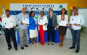 ISFODOSU acompaña a 12 centros educativos de la región sur a desarrollar sus sitios web