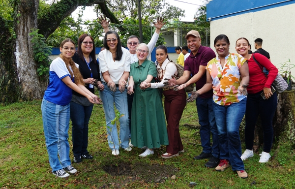 Recinto LNNM del ISFODOSU siembra en Santiago especies nativas endémicas