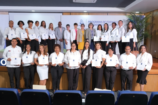 ISFODOSU certifica en gestión a 79 directores de centros educativos públicos